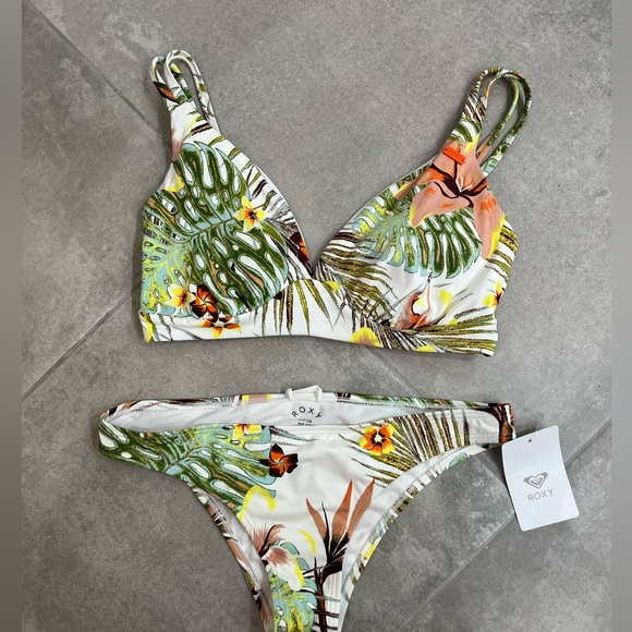 Brand new Roxy bikini - Picture 1 of 1
